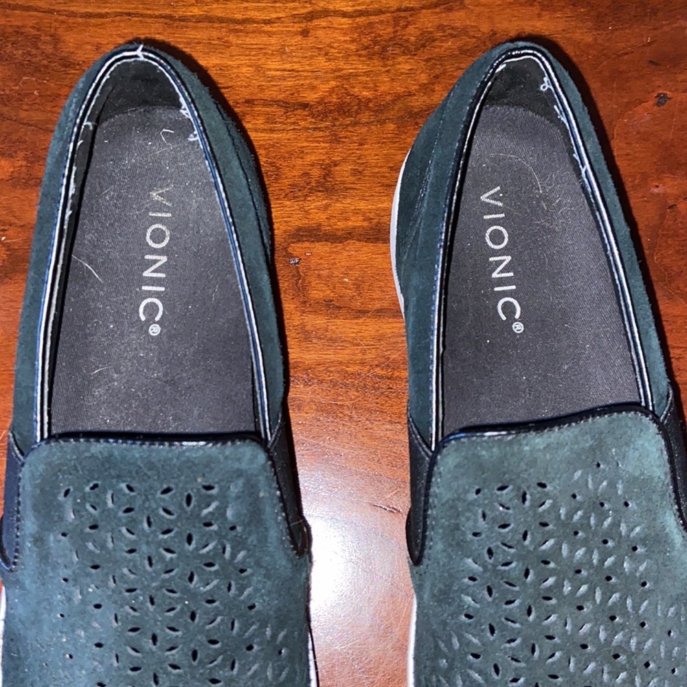 Vionic Kanu slip on black shoes - Picture 9 of 9